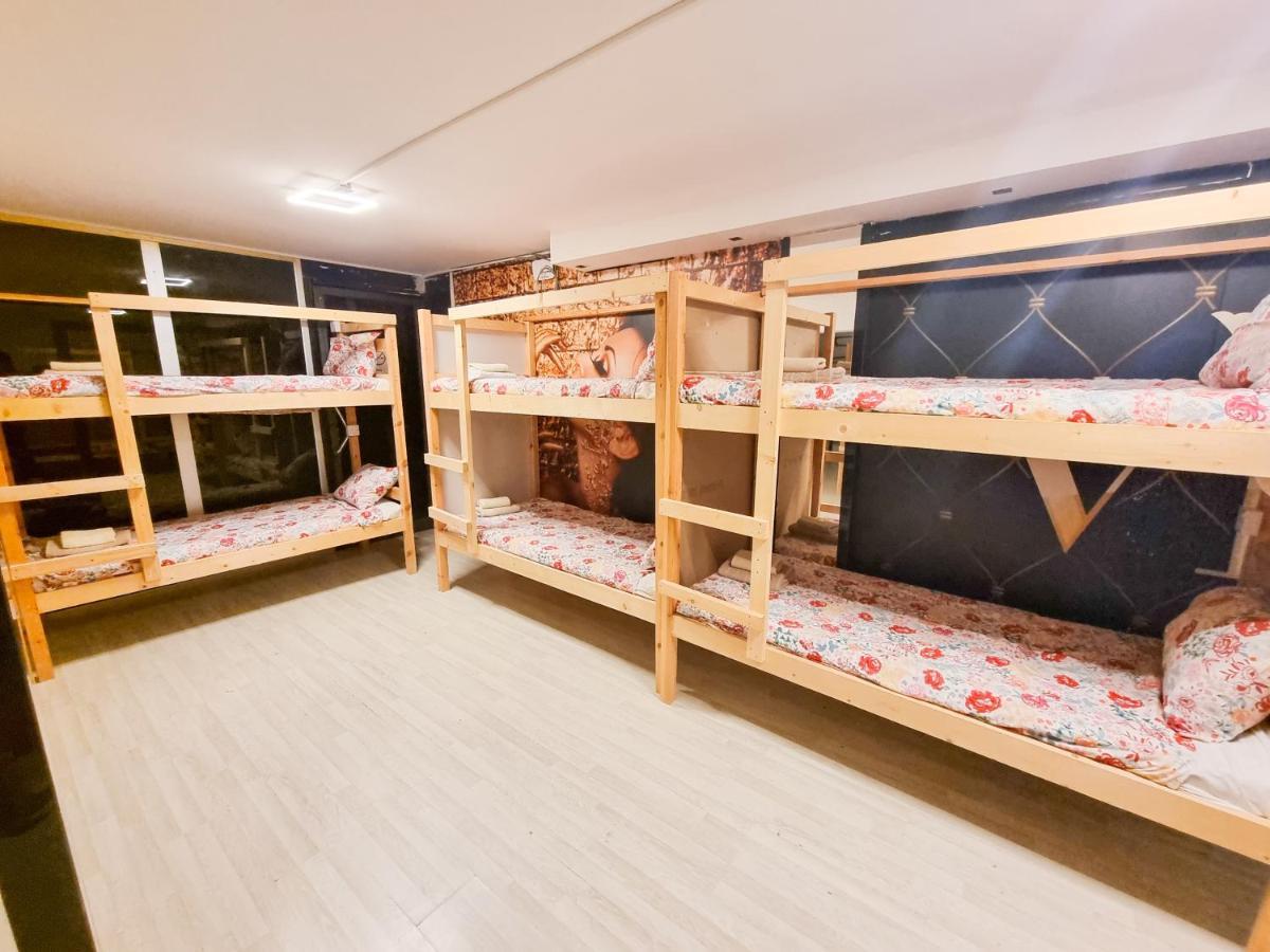 Unique City Hostel 100 Meters From Beach Larnaca Exterior photo