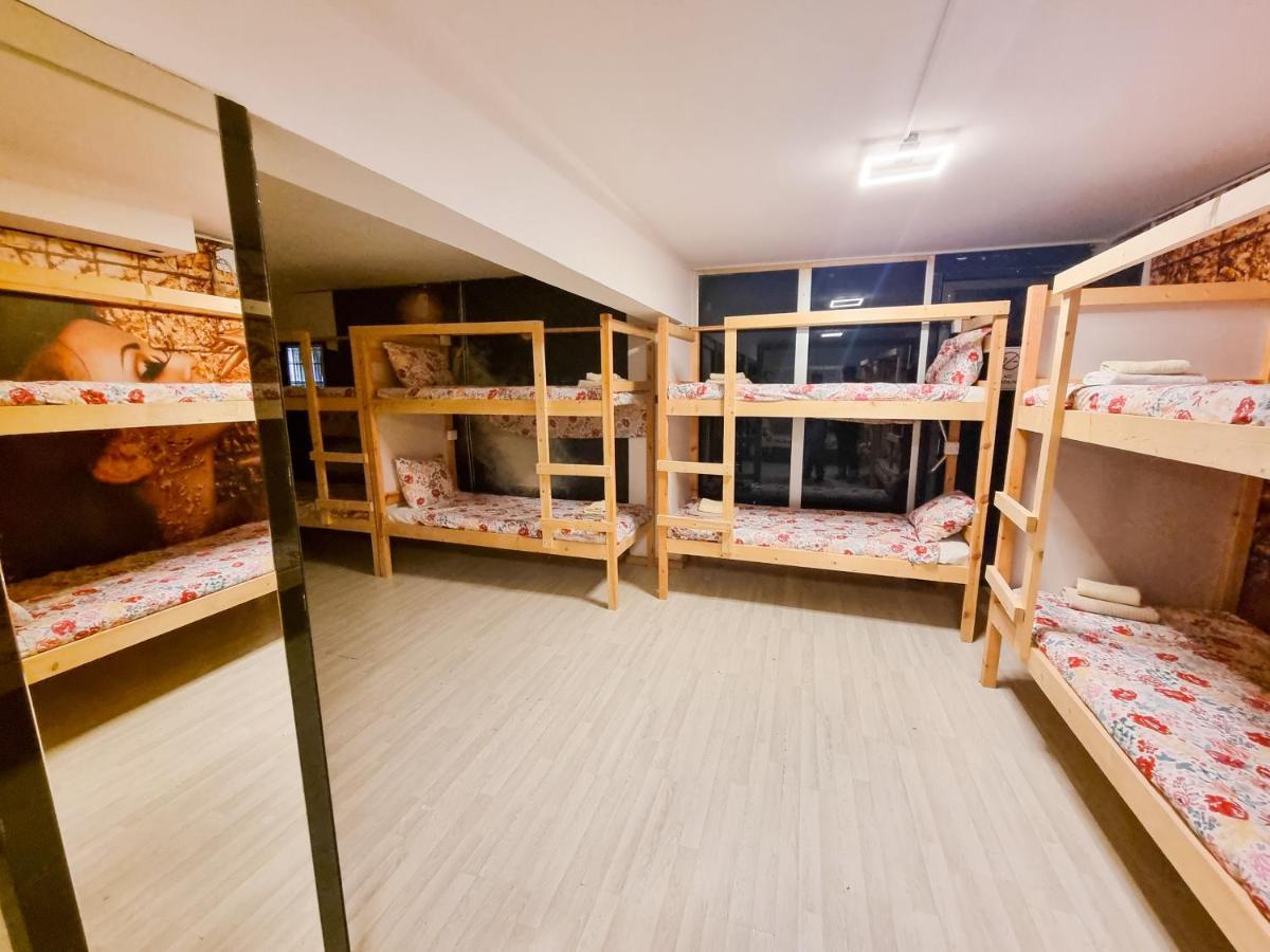 Unique City Hostel 100 Meters From Beach Larnaca Exterior photo