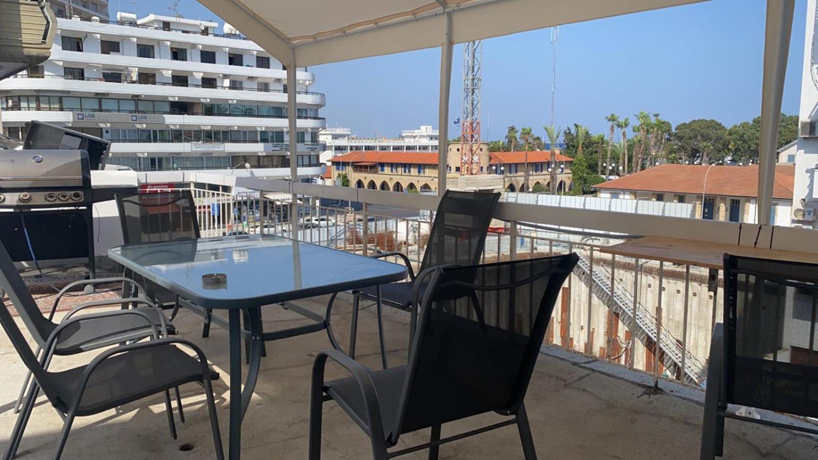 Unique City Hostel 100 Meters From Beach Larnaca Exterior photo